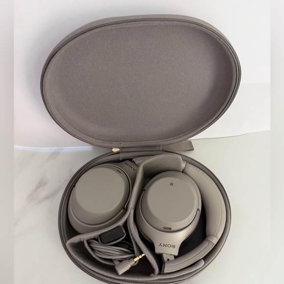 Sonynoise cancellation headphones